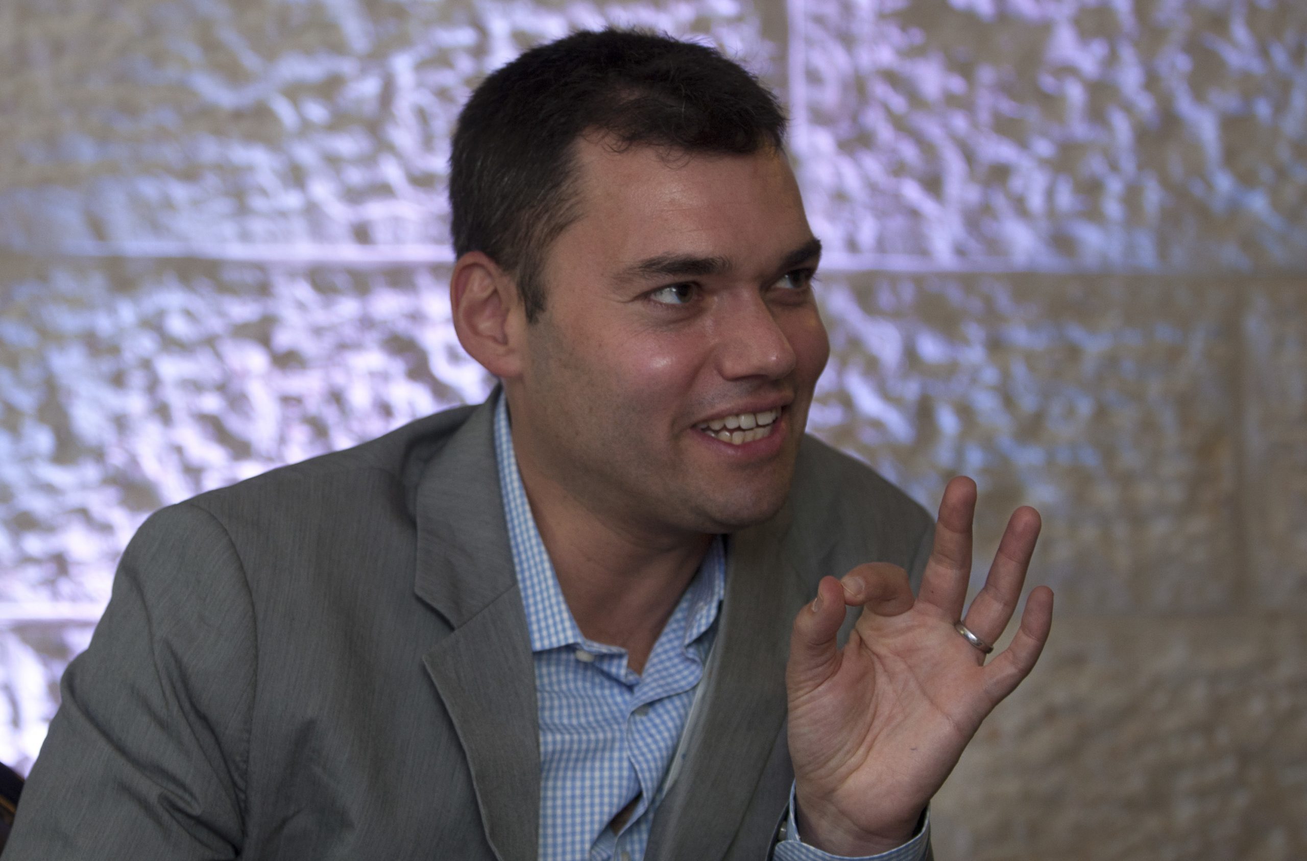 Commentator Peter Beinart serves as a “court Jew” at the New York Times, where he has called for dissolution of Israel as a Jewish state and for denying Israel’s right to defend itself with nuclear weapons if Iran is prevented from developing them.