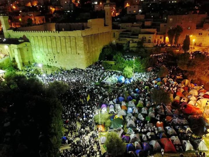 Thousands of Jews gather annually at the Tomb of the Patriarchs and Matriarchs in Hebron, one of hundreds of ancient Jewish sites in Judea and Samaria. While Israel doesn’t demand all of “Greater Israel,” it wants to protect territory integral to Jewish heritage. (www.hebronfund.org)